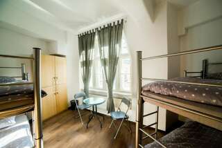 Хостелы Max Berg Hostel Вроцлав Кровать в общем номере с 4 кроватями-1